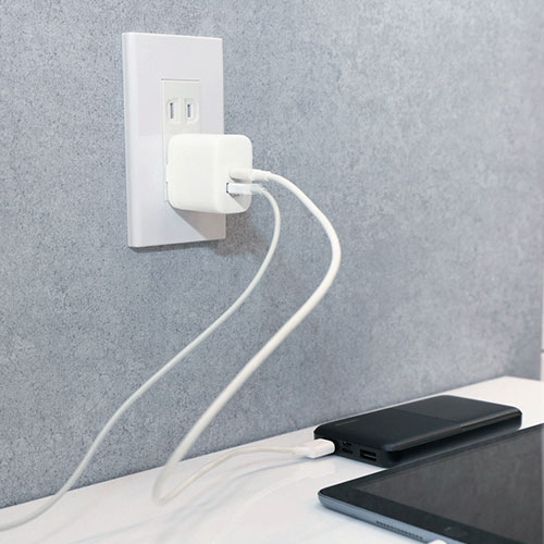 急速充電PD対応2ポートAC充電器