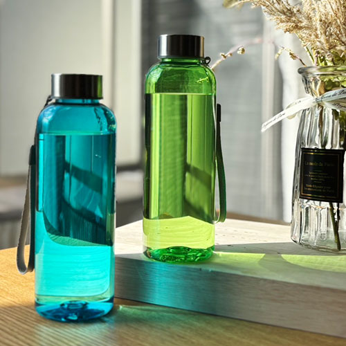再生樹脂でできたクリアボトル500ml